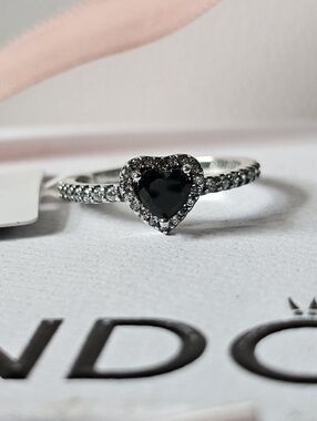 Pandora Elevated Black Heart Ring